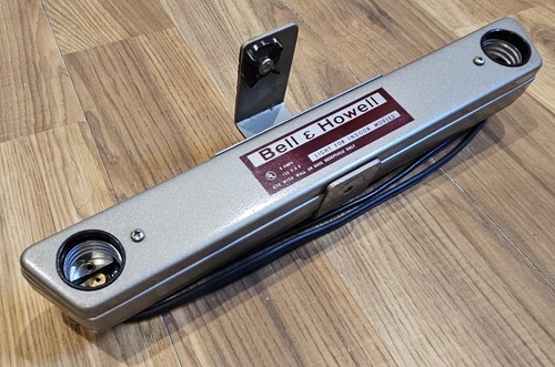 Bell & Howell 125V A.C. Light for Indoor Movies - Vintage Works -Needs Bulbs- - Picture 2 of 9