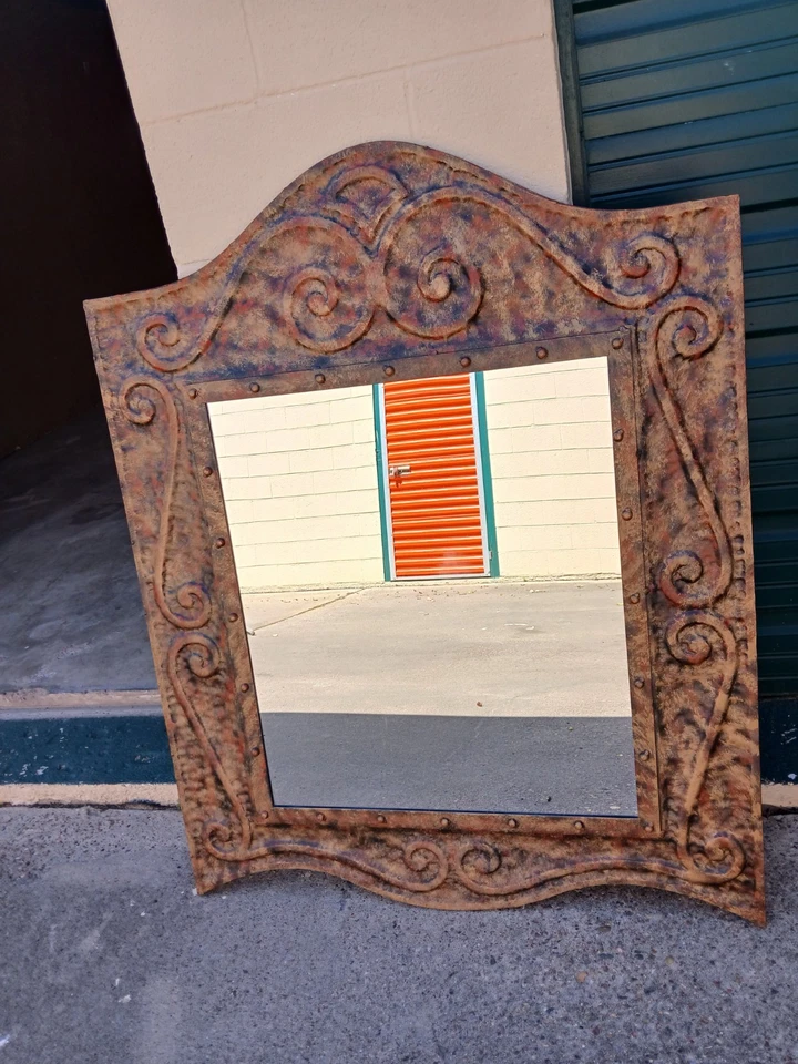 Hermoso Tocador De Metal De Tres Piezas Con Mesa De Piedra Foto 3 de 3