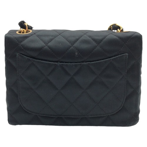 Borsa a tracolla CHANEL vintage mini classica con patta Lasse COCO Mark Turnlock nera - Foto 2 di 10