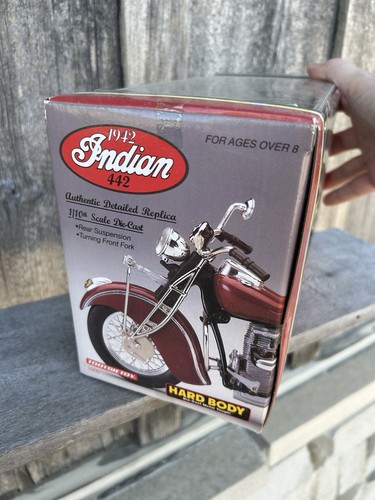 TootsieToy 1942 Indian 442 Diecast 1:10 Scale Model Motorcycle New in Box - Picture 4 of 6