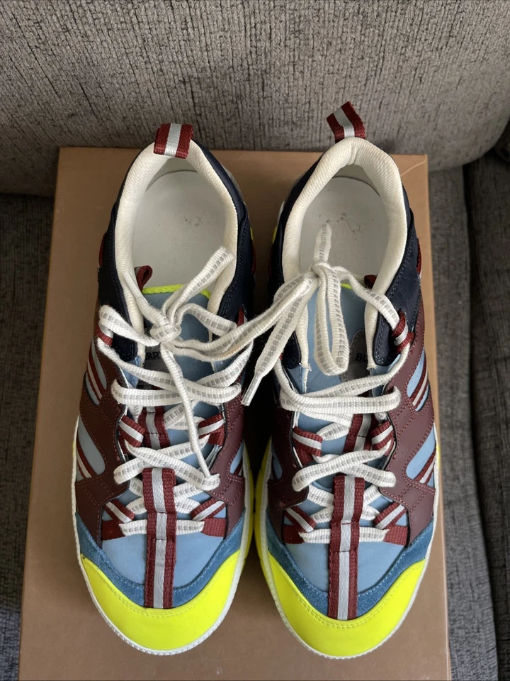 Burberry London-Zapatilla Original $750 Usada US 7 EU 40 UK 6 Azul y Borgoña Foto 2 de 4