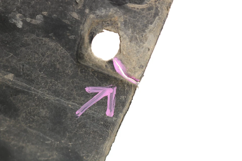 2001-2005 AUDI ALLROAD QUATTRO 2,7 л - передняя правая накладка на крыло / брызговик - Изображение 3 из 4