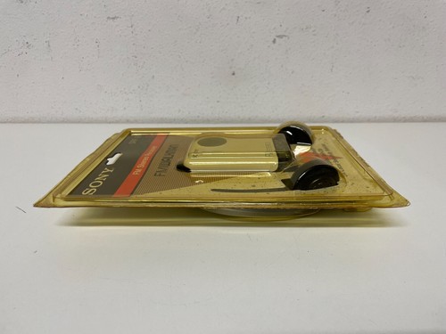 Sony SRF-26 FM Walkman - Picture 12 of 13