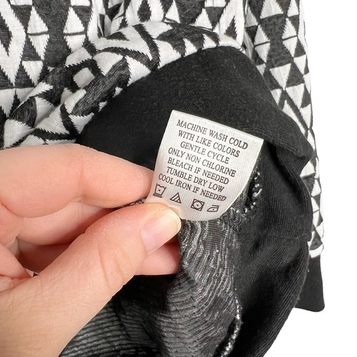 Blusa casi famosa con estampado geométrico tejida moderadamente recortada para jóvenes grande en blanco y negro - Imagen 7 de 9