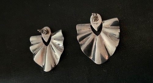 Vintage Sterling Silver Onyx Fan Ruffle Earrings Signed NF 925 - Picture 8 of 14