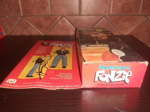 Happy Days Fonzie della MEGO anno 1976 Box autografato da Henry Winkler rare 70s - Imagen 4 de 12