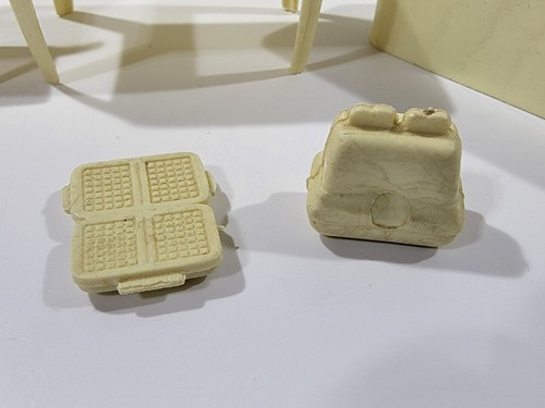 Vintage 1950's Plastic Doll House Furniture Lot Fridge Toaster Waffle Iron Stove - Imagen 2 de 12