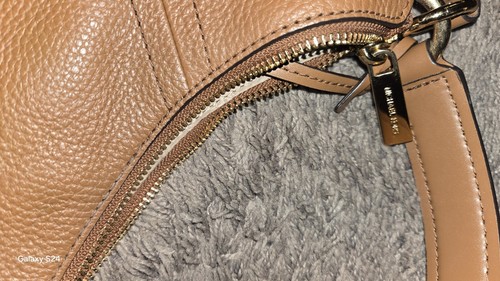 Michael Kors Bag Large Tan Pebbled Leather Shoulder Hobo Handbag Aria Bag Charm - Picture 16 of 18