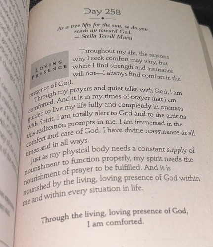 Daily Word for Women PB Book by Zuck, Colleen; Wright, Janie; Meyer, Elain... - Picture 13 of 20