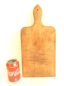 nice-15-034-ANTIQUE-country-kitchen-WOODEN-bread-cutting-BOARD-folk-art-PRIMITIVE