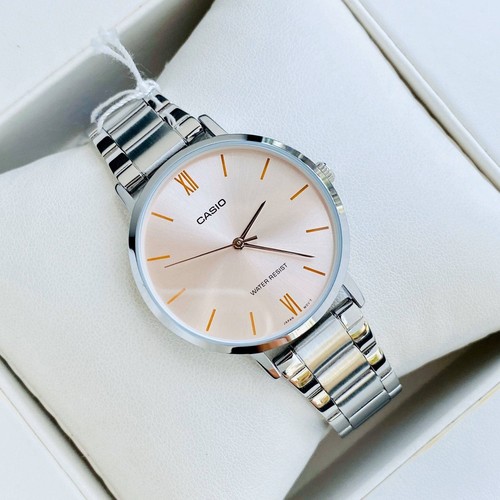 Reloj Casio analógico para mujer de acero inoxidable con esfera rosa LTP-VT01D-4BUDF - Imagen 2 de 2