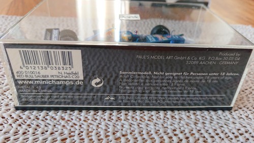 Minichamps 1:43 Red Bull Sauber Petronas F1 Car Nick Heidfeld - Picture 3 of 3