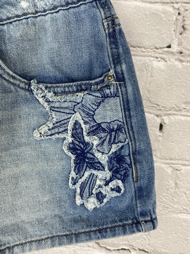 WILLIAM RAST Juniors 26 Floral Embroidered Denim Shorts EUC - Picture 3 of 10