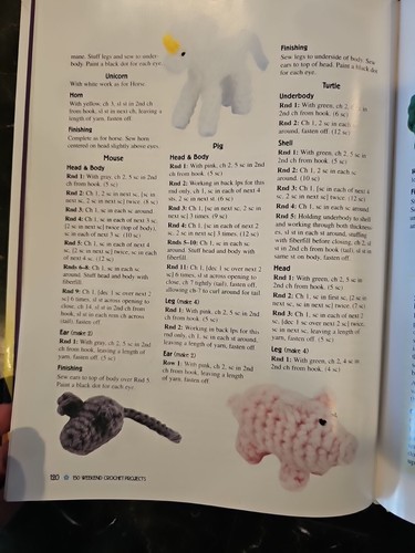 Annies Scrap Crochet Club Patterns lot of 24 household clothing knitting + Books - Picture 6 of 17
