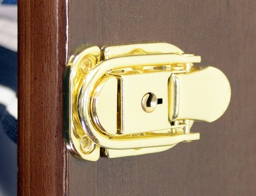HO Scale Model Train Display Case Cabinet Wall Rack w/98% UV Protection- Lock... - Picture 3 of 5