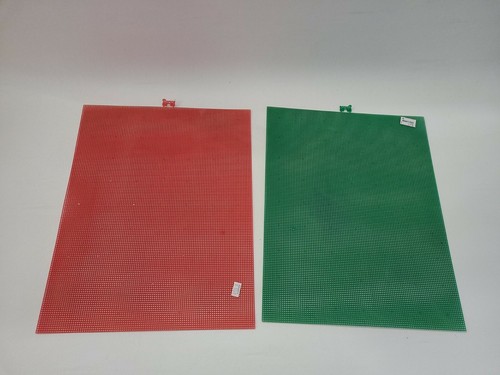 Darice Plastic 10 Mesh Canvas & Hole Scaler lot of 13 Pieces some used Read⬇ - Picture 7 of 12