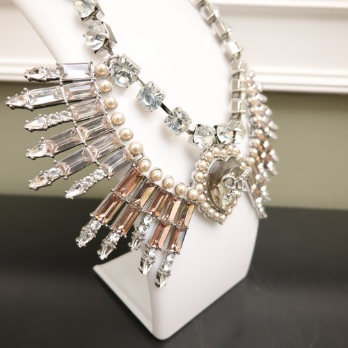 Betsey Johnson necklace Hey Valentine Art Deco crystallized bib statement signed - Picture 3 of 8