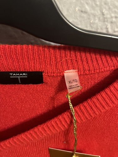 Suéter Tahari Rojo Suave Acanalado Tejido Cuello Redondo Abertura Lateral Alto Bajo Talla XL - Imagen 4 de 12