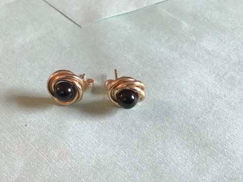 14K Yellow Gold  Onyx Knot Stud Earrings 2.03g - Picture 2 of 9
