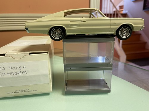 CAPTAIN-KIRK! NEAR MINT MPC PROMO '66 429 DODGE CHARGER W/BOX & DISPLAY CASE - Picture 5 of 22