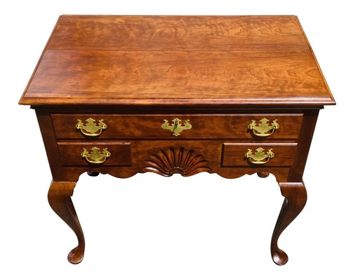 QUEEN ANNE STYLE CHERRY SHELL CARVED LOWBOY IN THE MANNER OF TOWNSEND GODDARD - Picture 7 of 12