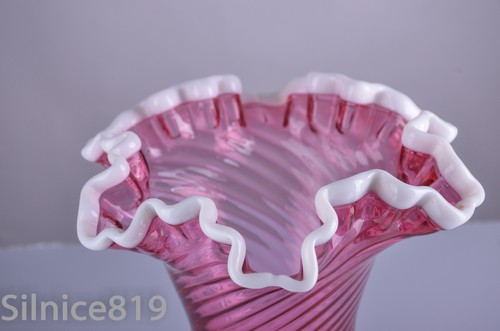 Vintage Fenton Art Glass Cranberry Snow Crest Swirl Ruffled Vase - Picture 4 of 5