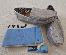 NEW Toms Wmn Classic Silver Glitter Slip On Fabric Flat Shoes Women’s 6.5 NWOB