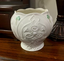 BELLEEK 2005 Edition Piece CELTIC Mini CACHE POT Naomi Sloan Signed  5x5"