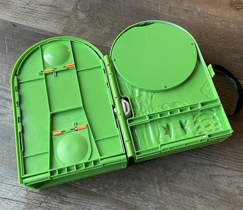 POKEMON Green Backpack Play Set Carry Case Fold Out Complete 2020 w/ 10 Figures - Picture 8 of 18