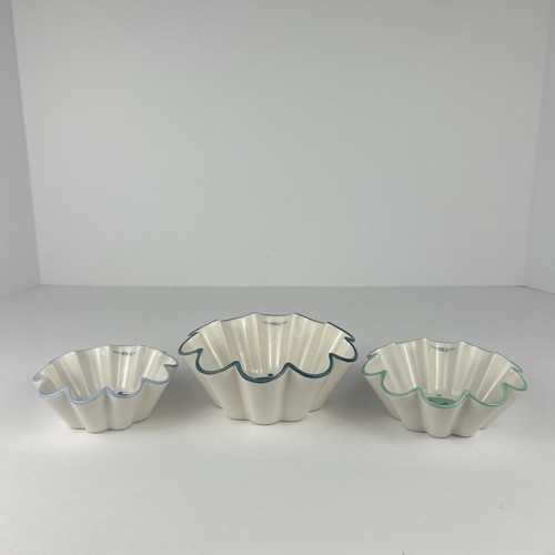 Tazas medidoras de anidación de flores Anthropologie de Sweet Madeleine 1 C, 1/2 C, 1/3 C - Imagen 11 de 11