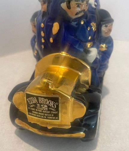 COLLECTIBLE UNIQUE DECANTER BY EZRA BROOKS LIMITED "POLICEMENTS" VERY RARE - Picture 3 of 7