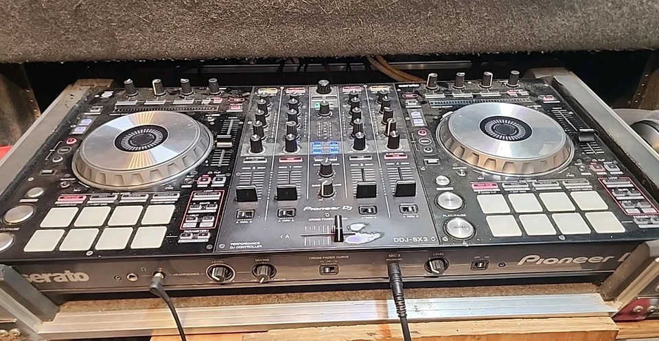 Pioneer DDJ-SX3 4-Channel Serato DJ Controller - Image 2 of 3