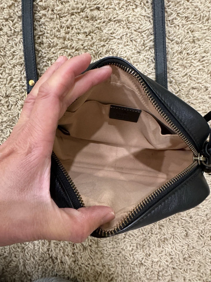 Excelente Usado Autêntico Mini Gucci Marmont Bolsa para Câmera Bolsa Couro Preto - Imagem 3 de 4