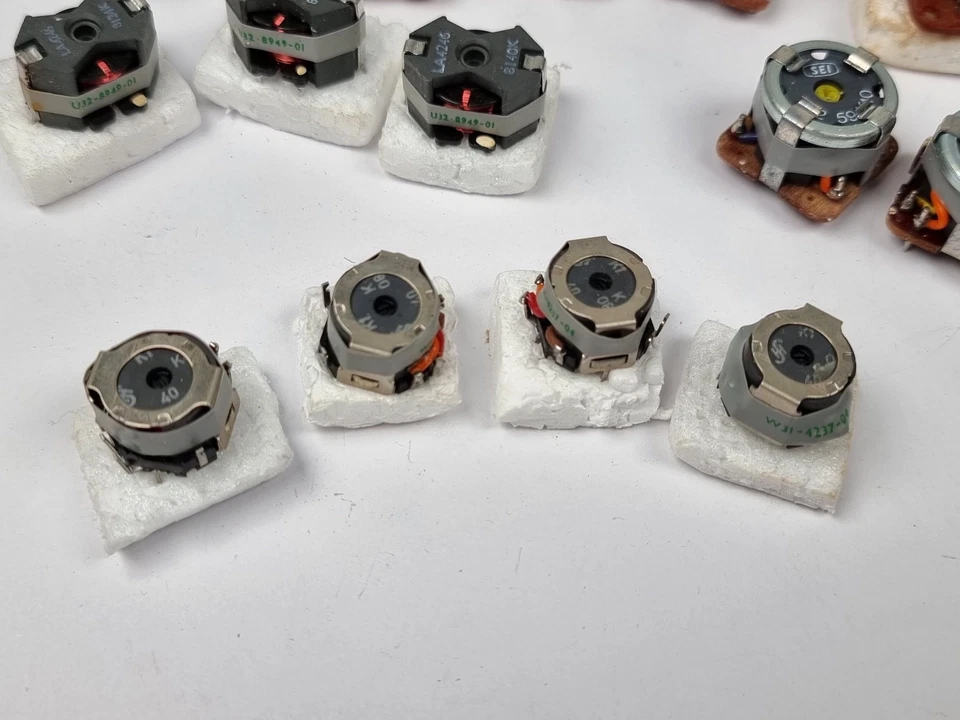 Job Lot Vintage Audio RF Coils Pot Core Inductors Military Radio Choke MOD x27 - Image 2 of 4