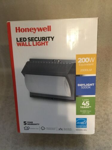 Honeywell LED Security Wall Light 200W Equivalent~Weatherproof~Auto On/Off - Picture 1 of 2
