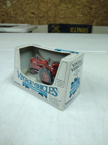 Vintage NOS ERTL 1/43 Scale IH Farmall 300 Tractor NIB - Picture 9 of 11