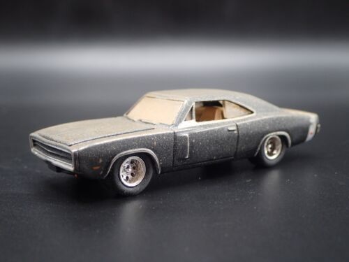 1970 70 DODGE Caricabatterie su Misura Fienile Trovare 1:64 Scala da Collezione - Foto 7 di 7
