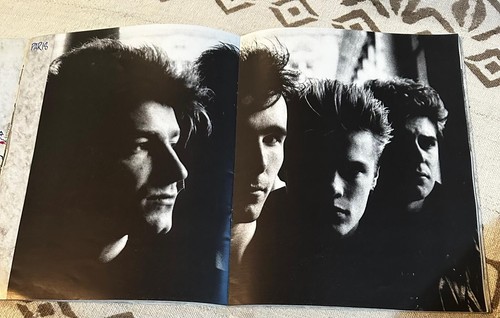 U2 1984 UNFORGETTABLE FIRE Europe/UK/USA Tour Concert Program Tour Book blue - Foto 16 di 24