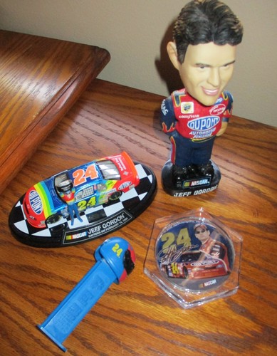 JEFF GORDON DuPont 24 Lot: 2002 Bobble Dobble Doll 7"; Pez Dispenser; 1:43 Car - Picture 4 of 18