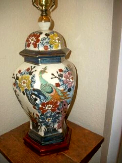 HOLLYWOOD REGENCY IMARI JENGIBRE TARRO LÁMPARA PAVO REAL FLORAL HP DORADO FIRMADO MCM AÑOS 60 Foto 2 de 4