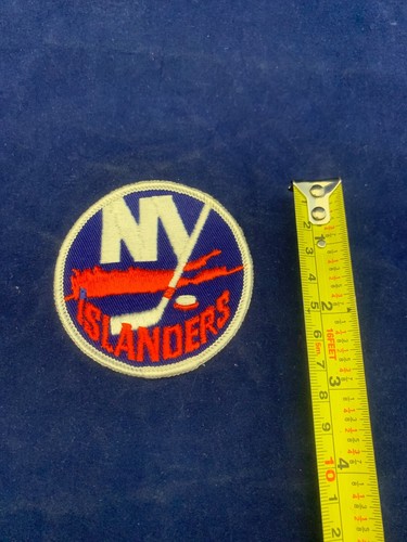 New York Islanders NHL Hockey Patch Size 3 x 3 inches old logo - Picture 3 of 4
