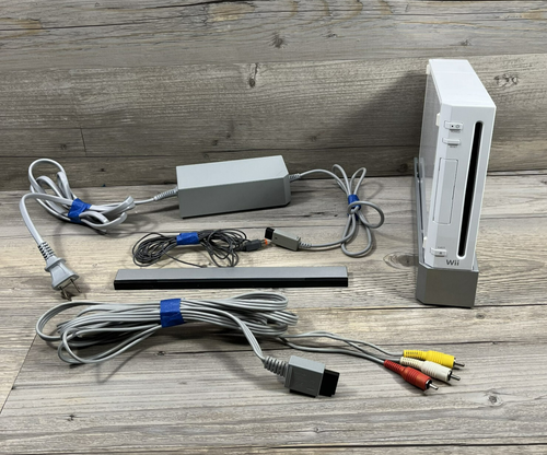 Nintendo Wii White Console RVL-001 W/ Cords & Stand GameCube Compatible - Picture 1 of 12