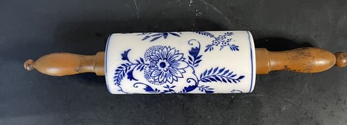 VINTAGE blaue Zwiebel Porzellan Rollstift mit Makers Stempel LOOK selten - Bild 2 von 8