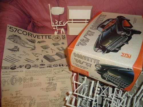 MPC '56 '57 CORVETTE HOBBY MODEL KIT 1/25 VINTAGE 8 WAYS TO BUILD - Picture 5 of 5