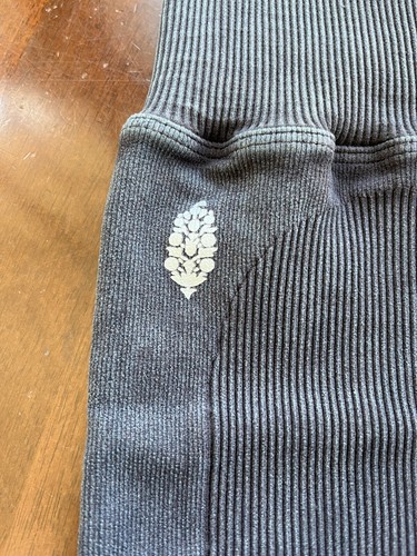 FP Movement by Free People Women's Happiness Runs Leggings Black Size M-L NWT - Picture 4 of 9