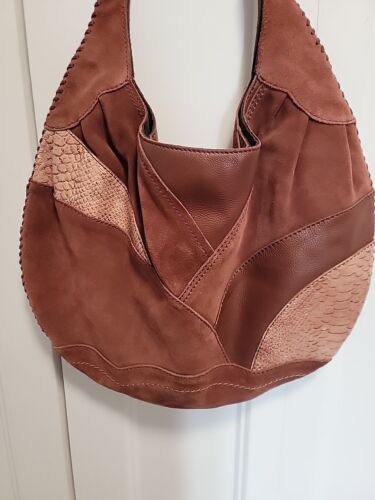 Borsa a tracolla patchwork in pelle e camoscio marca Lucky - Foto 4 di 13