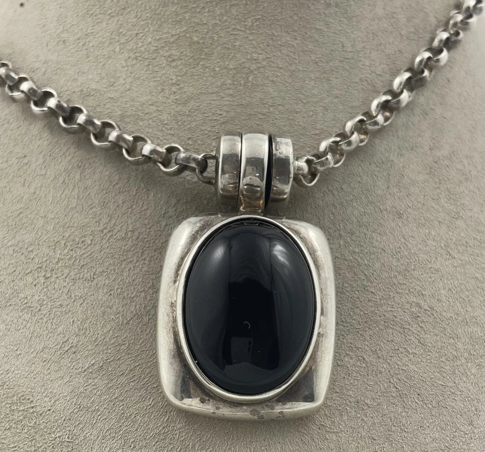 Colgante y cadena Joseph Esposito de ónix negro de ley Foto 2 de 4