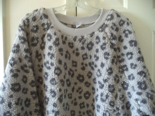 Old Navy Light Grey & Slate Animal Print Sherpa Fleece Sweatshirt 2XL 2X 20 XXL - Picture 3 of 6