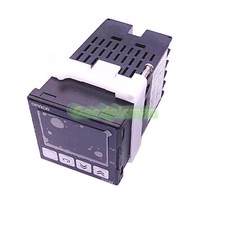 New In Box OMRON E5CN-R2MT-500 Temperature Controller 100-240V AC 1Pcs/