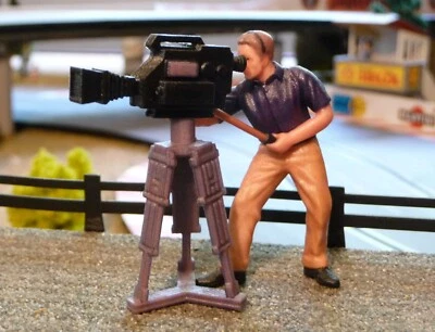 VERTRIEB DURCH WIM-SHOP FIGUR 1:32 Kameramann mit Kamera für Slotcar TOP DEKORATION 51657
